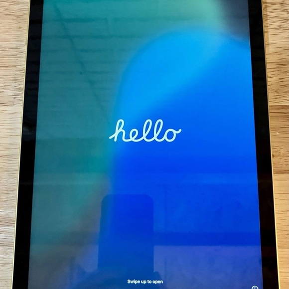 Apple Gold Tablet Sleek Design Minimalist Aesthetic - Picture 2 of 3